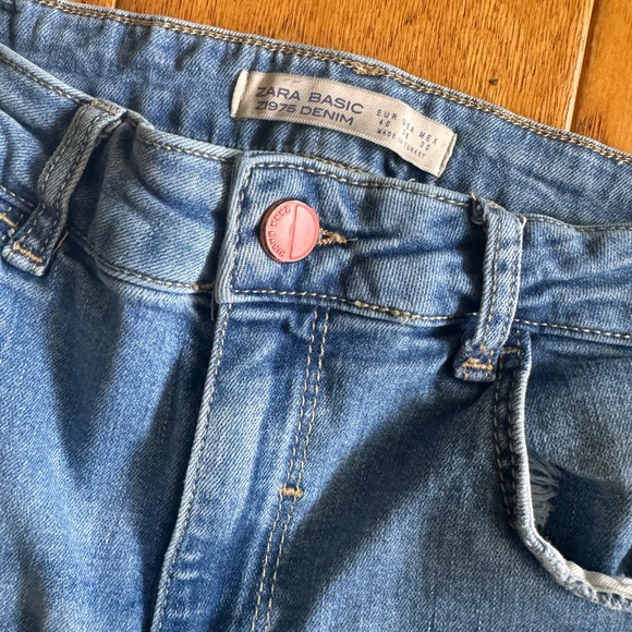 ZARA Authentic Skinny Jeans Women’s 8 Red Stripe Raw Hem Knee Hole Med Wash - Picture 5 of 6